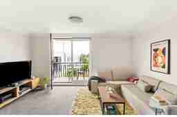 Stunning 3 bedroom apartment with modern features in a prime location 