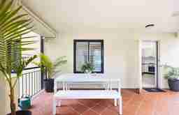 Stunning 3 bedroom apartment with modern features in a prime location 